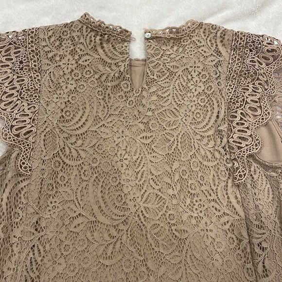 Woman’s Tan Lace Tank-top - Picture 5 of 5
